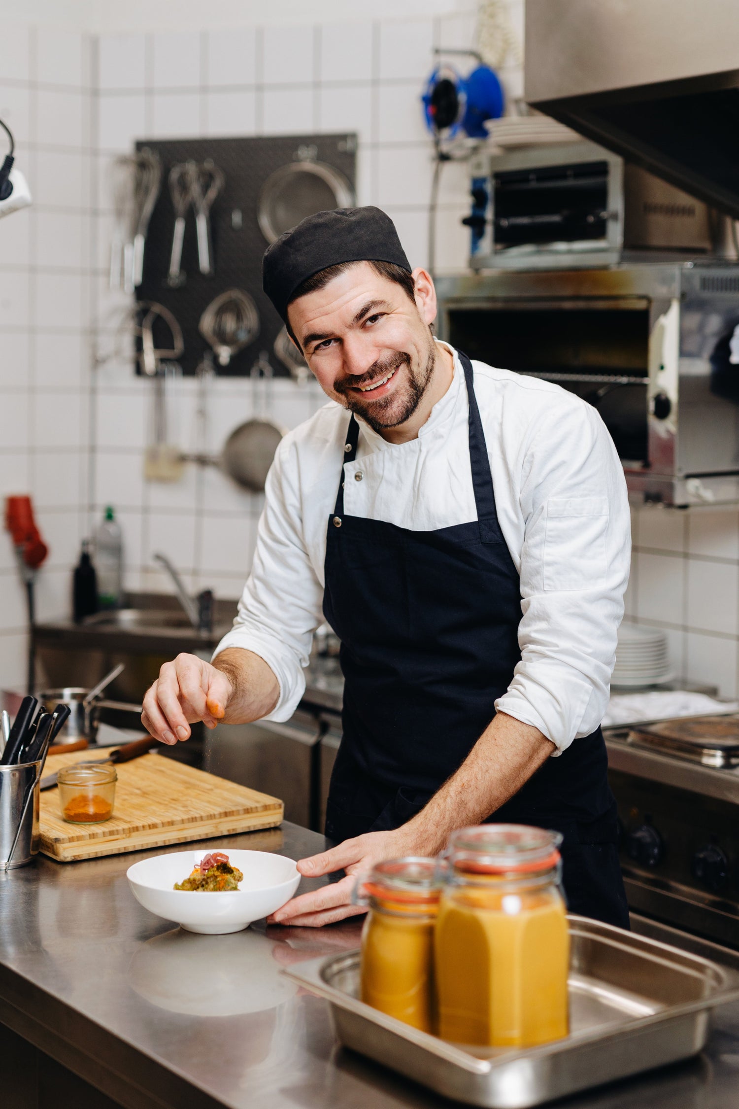 Land - & handgemacht: Vegetarischer und Nachhaltiger Genuss mit Sebastian Junge (Kochkurs) - SZENE HAMBURG Shop