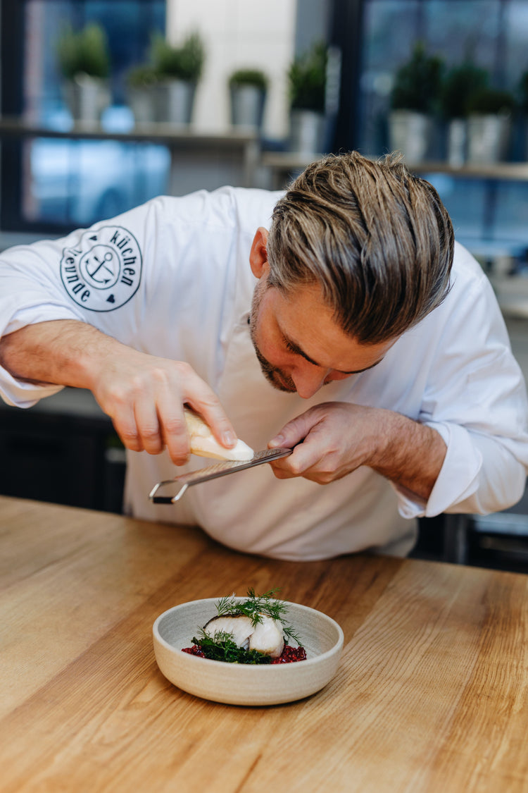 So gut schmeckt Heimat: Herzlich kochen mit Hannes Schröder (Kochkurs) - SZENE HAMBURG Shop